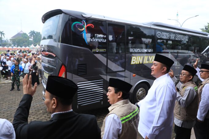 Bupati Bogor Rudy Susmanto Secara Resmi Lepas Pemberangkatan Jamaah Haji Kloter 21 Asal Kabupaten Bogor