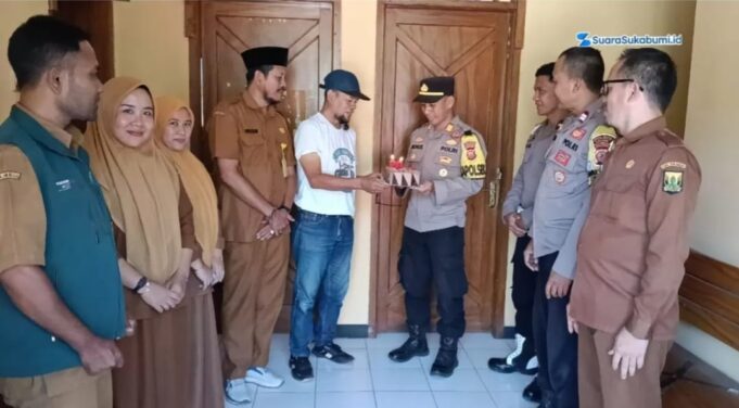 Menggunakan Sepeda Camat Dading Datangi Mapolsek Jampangkulon Berikan Kejutan Dalam Rangka Hari Bhayangkara ke-80