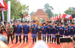 Bupati Bogor Rudy Susmanto Bersama Forkopimda Hadiri Helaran Budaya Mapag Pejajaran Anyar di Alun-alun Kabupaten Bogor