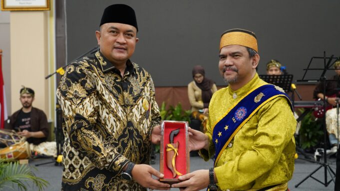 Luar Biasa, Bupati Bogor Rudy Susmanto Menerima Sejumlah Tanda Kehormatan dari Berbagai Kerajaan dan Kesultanan Nusantara