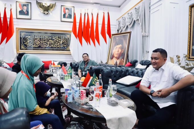 Viral di Medsos Pengamen Cilik Asal Bojonggede Novi Dapat Perhatian dari Bupati Bogor Rudy Susmanto