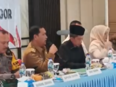 Tindaklanjuti Usulan saat Reses Terkait Persoalan Banjir, Ketua Komisi I DPRD Kabupaten Bogor Beri Bantuan Perahu Karet, Camat Cibinong Beri Apresiasi