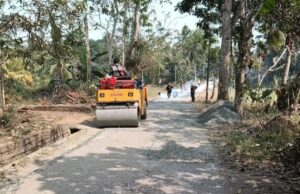 Pemdes Padajaya Kecamatan Jampangkulon Melaksanakan Pengaspalan Ruas Jalan Putwasedar I Sampai Mekarwangi