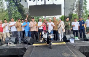 Gelar Pesta Rakyat, Pemerintah Desa Gunung Sindur Hibur Warga dengan Grup Dangdut Familys, Kades Deden: Kita Juga Gelar Doorprize dengan Berbagai Macam Hadiah