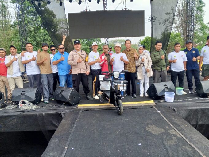 Gelar Pesta Rakyat, Pemerintah Desa Gunung Sindur Hibur Warga dengan Grup Dangdut Familys, Kades Deden: Kita Juga Gelar Doorprize dengan Berbagai Macam Hadiah