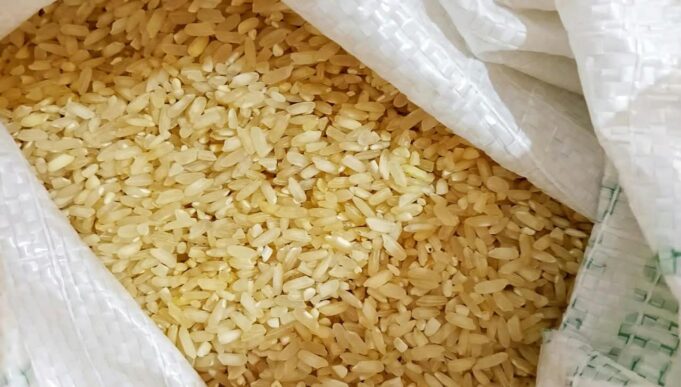 Beras Bansos di Babakan Madang Bau Apek, Warga Minta Bulog Berikan Klarifikasi