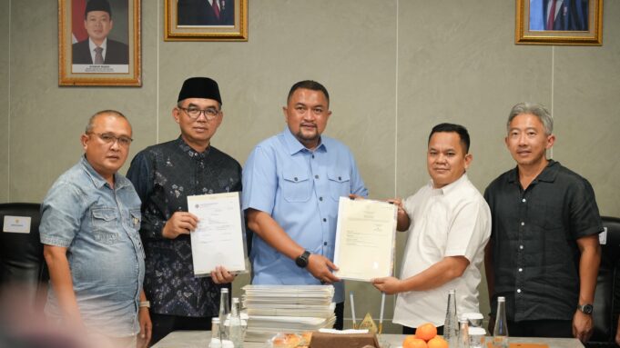 Bupati Bogor Terima Bukti Hak Atas Tanah Milik Pemkab Bogor dari PSU PT Sentul City