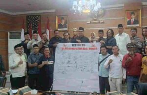 Gelar Silaturahmi dengan Gerakan PETISI 26, Ketua DPRD Kabupaten Bogor Sastra Winara Ikut Tandatangani Spanduk Tolak Korupsi